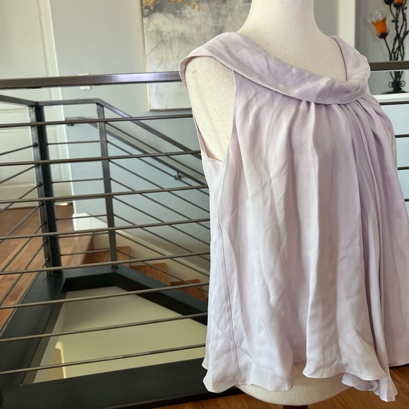 L’AGENCE Scoop Neck Sleeveless Blouse in pretty Lavender - Picture 3 of 15